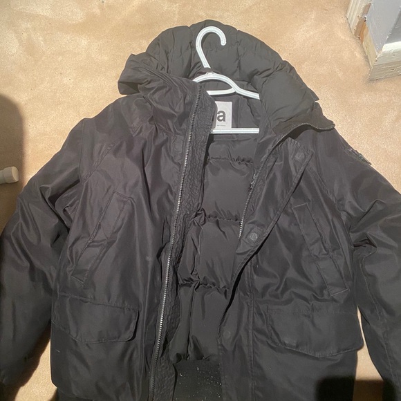 TNA Aritzia down filled bomber with faux fur hood - Picture 3 of 3